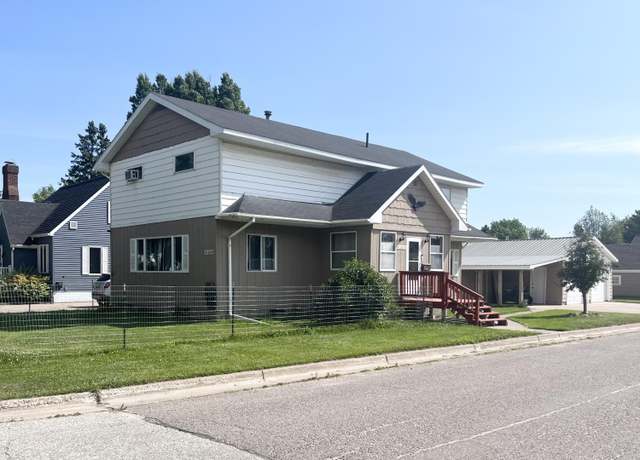 Property at 917 Lizzie St, Sault Ste Marie, MI 49783, 3 beds, 2.5 baths