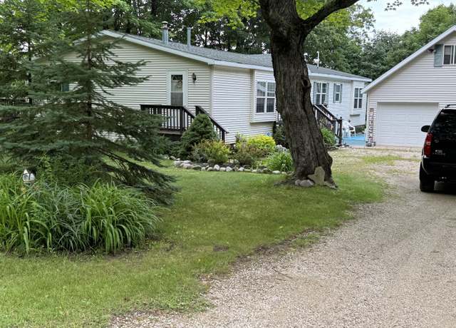 Property at E21666 Ridge Rd, Grand Marais, MI 49839, 3 beds, 1 bath