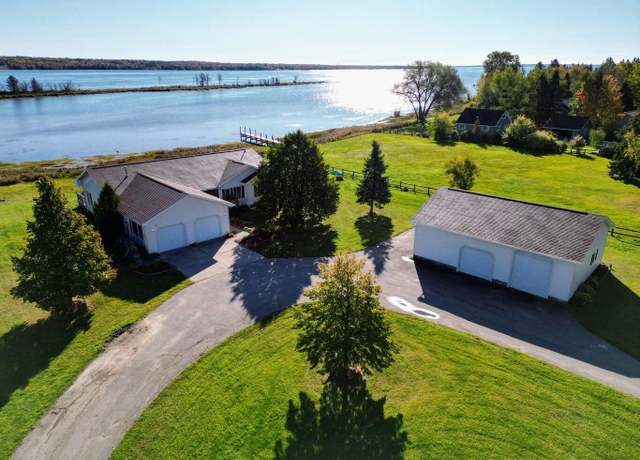 Property at 5527 Scenic Dr, Sault Ste Marie, MI 49783, 3 beds, 1 bath