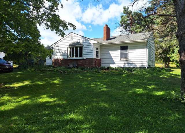 Property at 9748 S Mackinac Trl, Sault Ste Marie, MI 49783, 3 beds, 1.5 baths