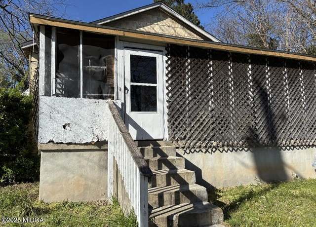 Property at 3045 Montpelier Pl, Macon, GA 31204, 3 beds, 1 bath