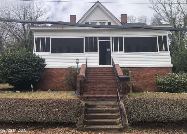 Property at 988 North Ave, Macon, GA 31211, 3 beds, 2.5 baths