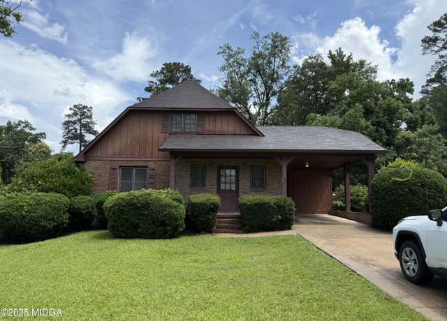 Property at 4633 Glenwood Dr, Macon, GA 31210, 4 beds, 2 baths