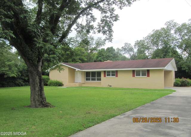 Property at 141 N Main St, Gordon, GA 31031, 3 beds, 2.5 baths