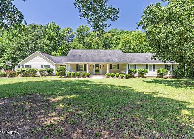Property at 320 Oakridge Dr, Forsyth, GA 31029, 4 beds, 2.5 baths