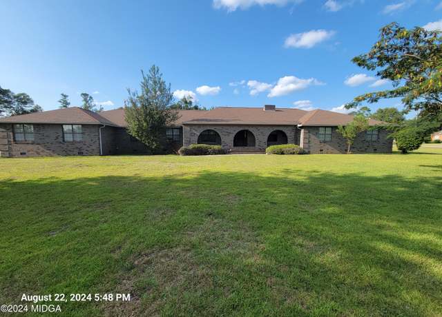 Property at 114 Barrett Dr, Fort Valley, GA 31030, 5 beds, 3.5 baths