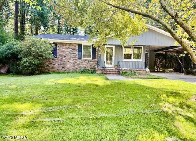 Property at 1390 Royalwyn Dr, Macon, GA 31220, 3 beds, 2 baths