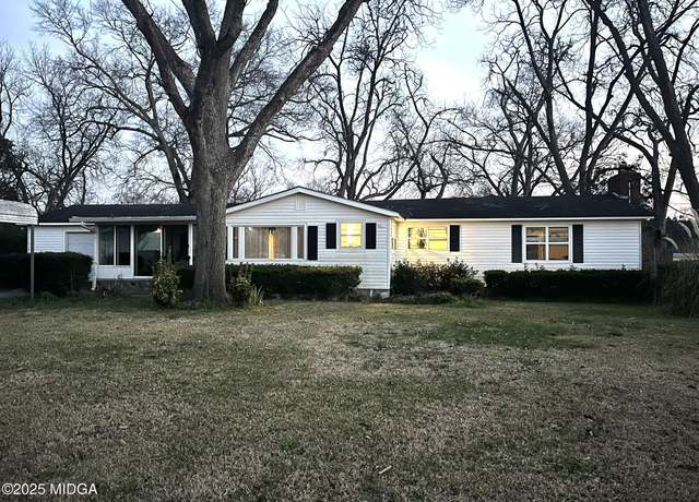 Property at 422 2nd Ave, Rochelle, GA 31079, 3 beds, 1 bath