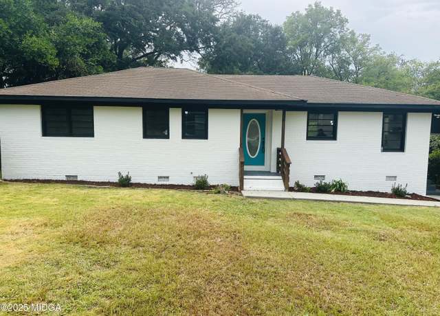 Property at 2630 Pauladale Dr, Macon, GA 31211, 3 beds, 2 baths