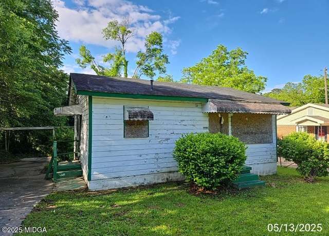 Property at 1015 Haywood Rd, Macon, GA 31211, 2 beds, 1 bath