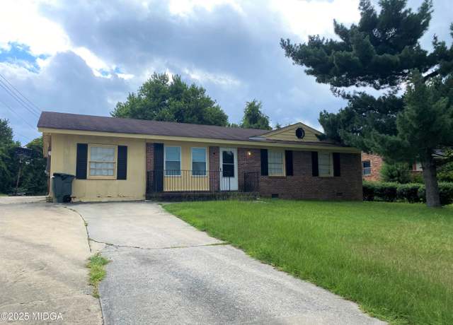 Property at 1504 Berkshire Dr, Macon, GA 31206, 3 beds, 2 baths