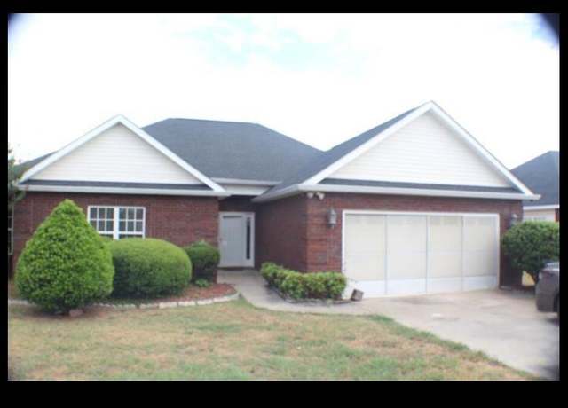 Property at 203 Sedgebrooke Dr, Warner Robins, GA 31088, 4 beds, 2 baths
