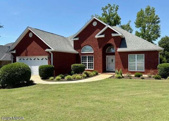 Property at 304 Stonebrook Cir, Byron, GA 31008, 3 beds, 2 baths