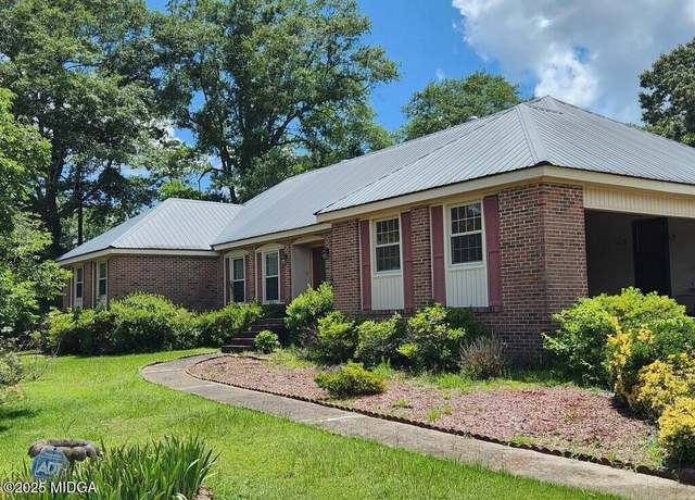 Property at 6233 Skipperton Rd, Macon, GA 31216, 3 beds, 2.5 baths