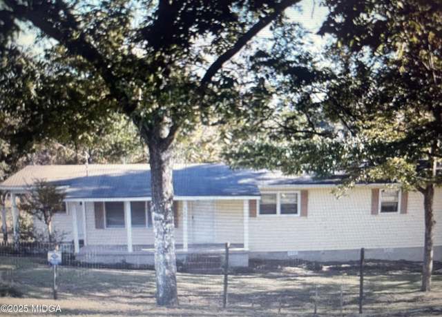 Property at 4401 Crystal Lake Dr, Macon, GA 31217, 3 beds, 1.5 baths
