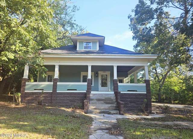 Property at 3281 Napier Ave, Macon, GA 31204, 4 beds, 2.5 baths