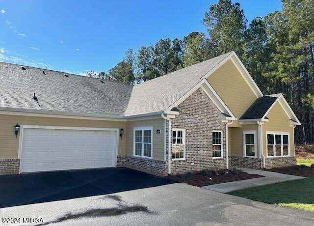 Property at 2401 Exchange Dr, Macon, GA 31210, 2 beds, 2.5 baths
