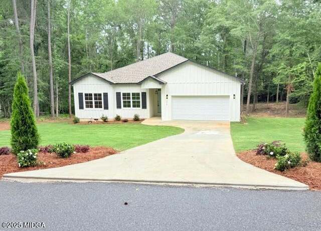 Property at 1676 Ginny Dr, Macon, GA 31220, 4 beds, 2.5 baths