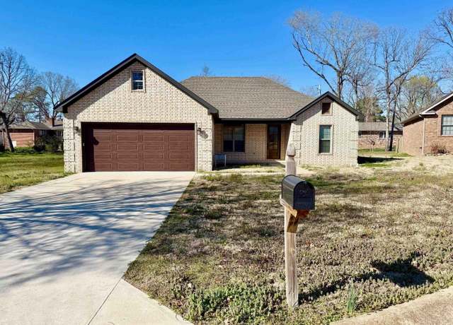 Property at 1351 Hampshire Cir, Mountain Home, AR 72653, 3 beds, 2 baths