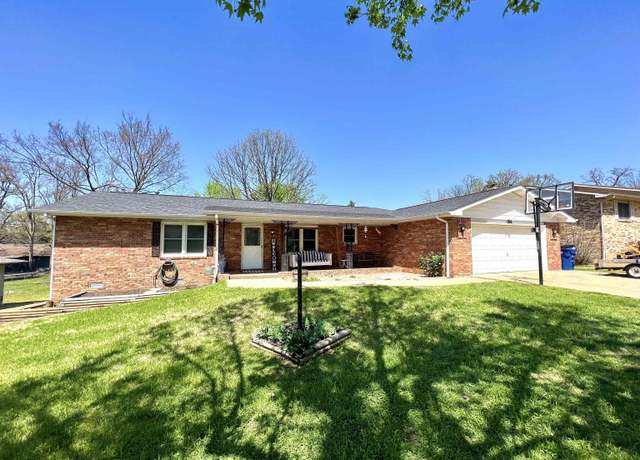 Property at 208 Louann Dr, Mountain Home, AR 72653, 3 beds, 2 baths