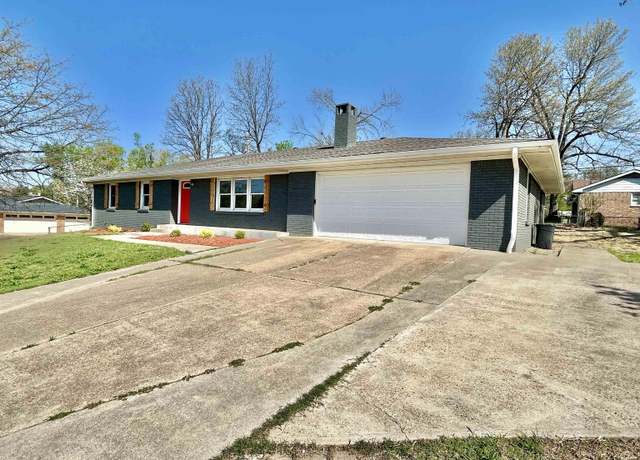 Property at 903 E 1st St, Mountain Home, AR 72653, 4 beds, 2 baths