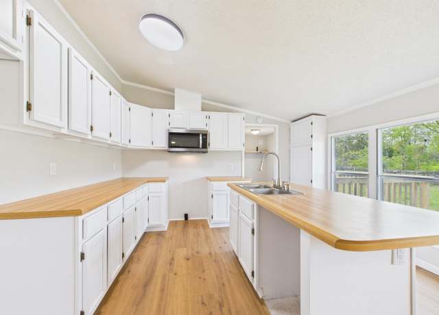 Property at 418 Timberlane Rd, Mountain Home, AR 72653, 3 beds, 2 baths