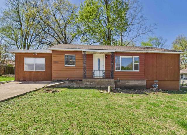 Property at 1050 S Church St, Mountain Home, AR 72653, 2 beds, 2 baths