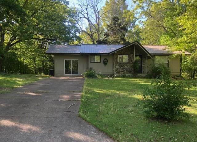 Property at 17 Menominnee Dr, Cherokee Village, AR 72525, 3 beds, 1.5 baths