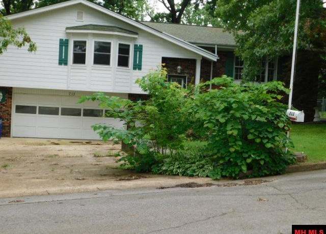 Property at 713 Oak Knoll Dr, Mountain Home, AR 72653, 3 beds, 3 baths
