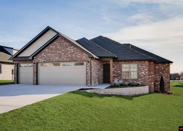 Property at 196 Olympic Dr, Mountain Home, AR 72653, 4 beds, 2.5 baths