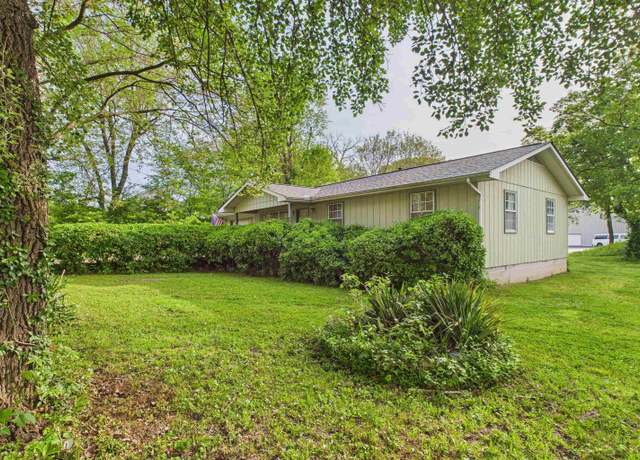 Property at 107 S 3rd St, Flippin, AR 72634, 3 beds, 1 bath