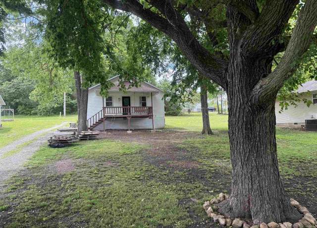 Property at 502 Walnut St, Flippin, AR 72634, 2 beds, 2 baths