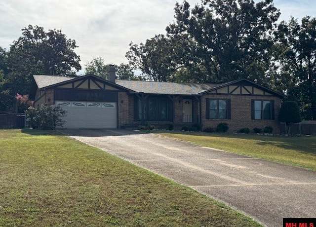 Property at 196 Kingsberry Dr, Mountain Home, AR 72653, 3 beds, 2 baths