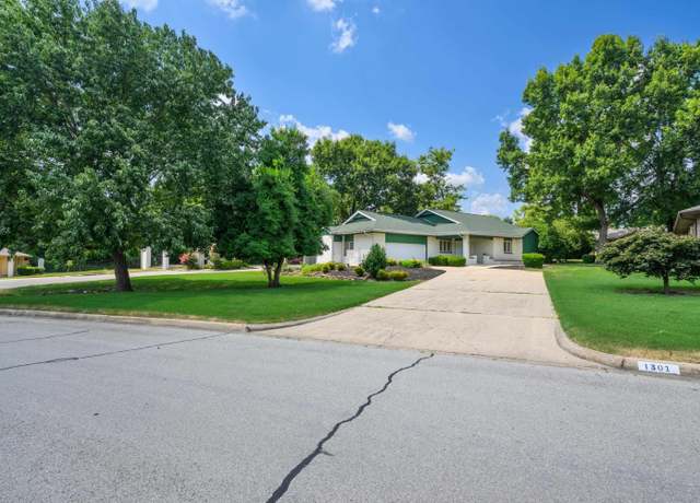 Property at 1301 Porter Ln, Mountain Home, AR 72653, 3 beds, 2 baths