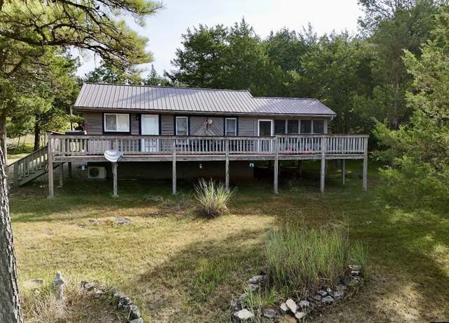 Property at 239 Mc 126 Rd, Oakland, AR 72661, 2 beds, 1 bath