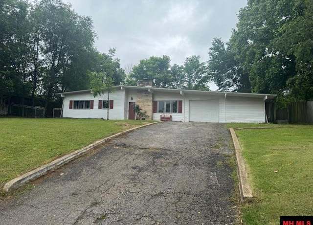 Property at 506 E 1st St, Mountain Home, AR 72653, 3 beds, 1.5 baths