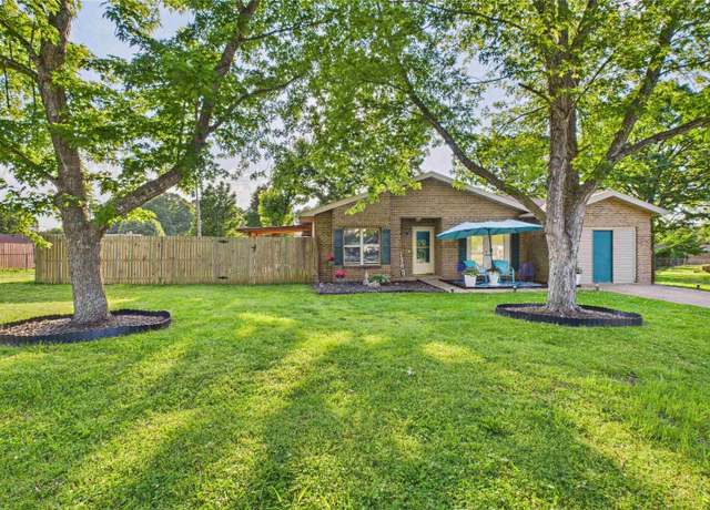 Property at 401 Kathleen St, Mountain Home, AR 72653, 3 beds, 1.5 baths