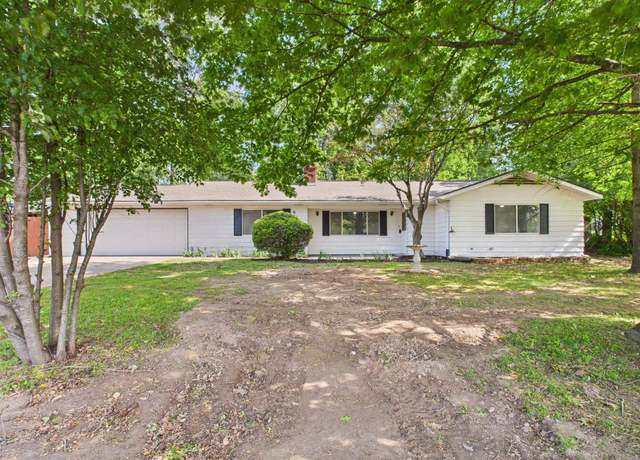 Property at 915 E 2nd St, Mountain Home, AR 72653, 2 beds, 2 baths