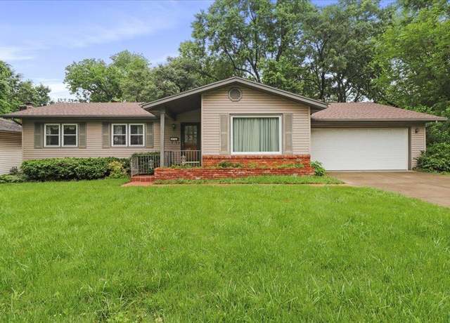 Property at 619 E Holland Dr, Springfield, MO 65807, 3 beds, 1.5 baths