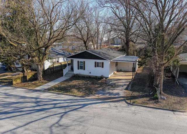 Property at 1062 6th St, West Plains, MO 65775, 3 beds, 2 baths