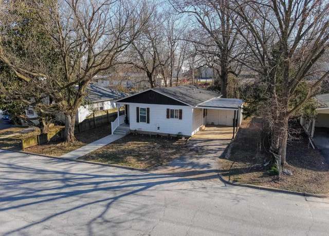 Property at 1062 6th St, West Plains, MO 65775, 3 beds, 2 baths