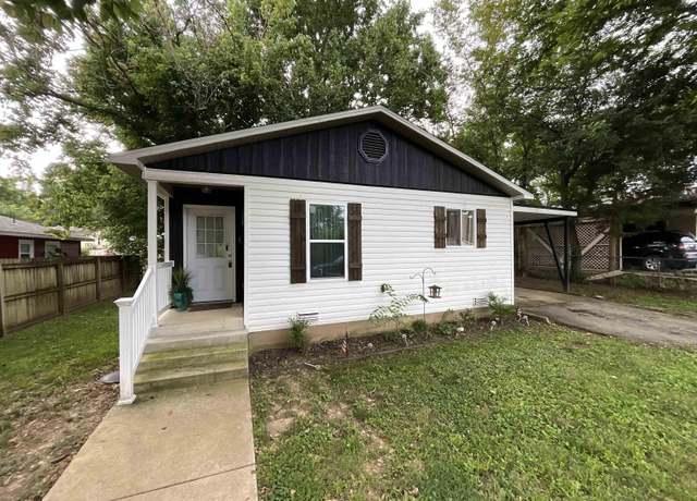 Property at 1062 6th St, West Plains, MO 65775, 3 beds, 2 baths