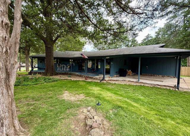Property at 208 S Kingswood Dr, Mountain Home, AR 72653, 3 beds, 1.5 baths