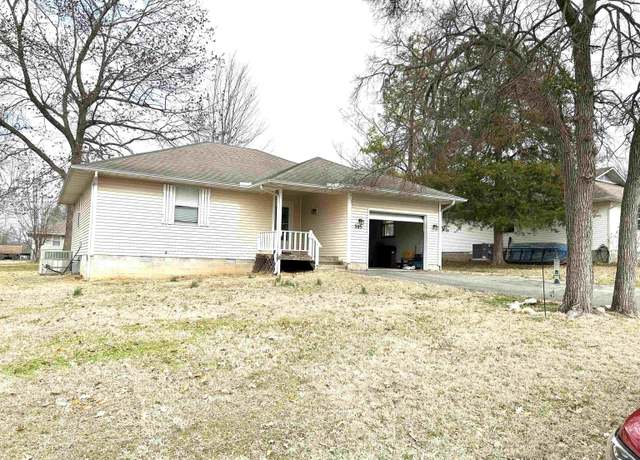 Property at 305 Walnut St, Flippin, AR 72634, 2 beds, 2 baths