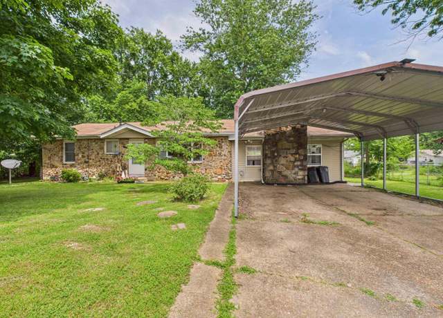 Property at 611 N College St, Mountain Home, AR 72653, 2 beds, 2 baths
