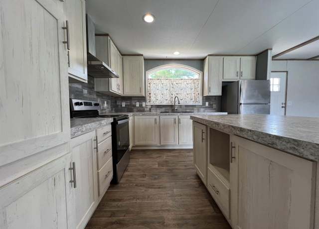 Property at 79 Rolling Meadows Ct, Mountain Home, AR 72653, 3 beds, 2 baths