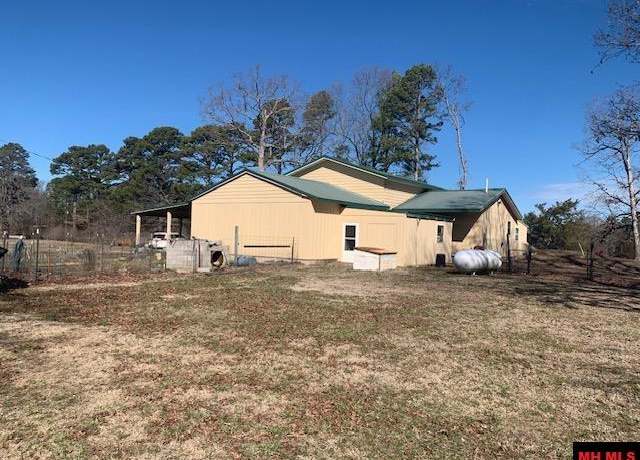 Property at 74 Grant St, Yellville, AR 72687, 3 beds, 2 baths
