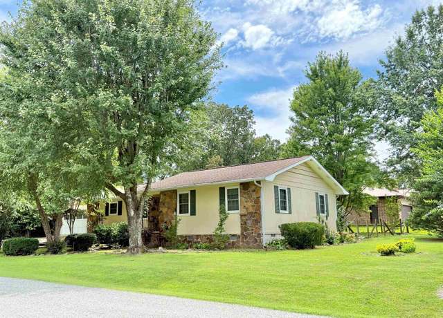 Property at 404 Benton St, Mountain Home, AR 72653, 3 beds, 1.5 baths