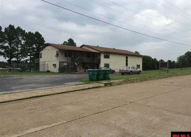 Property at 121 E Industrial Park, Flippin, AR 72634, 7 beds, 3 baths