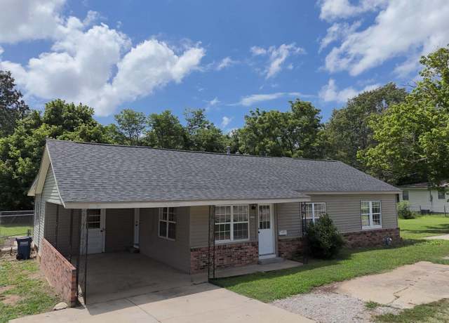 Property at 1150 S College St, Mountain Home, AR 72653, 3 beds, 1.5 baths